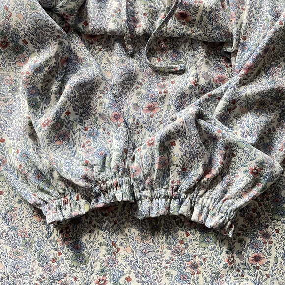 Host Pick! Rose+Olive Floral Top, Size 2X, Ruched, Tie Front, Ruffles - Picture 5 of 9